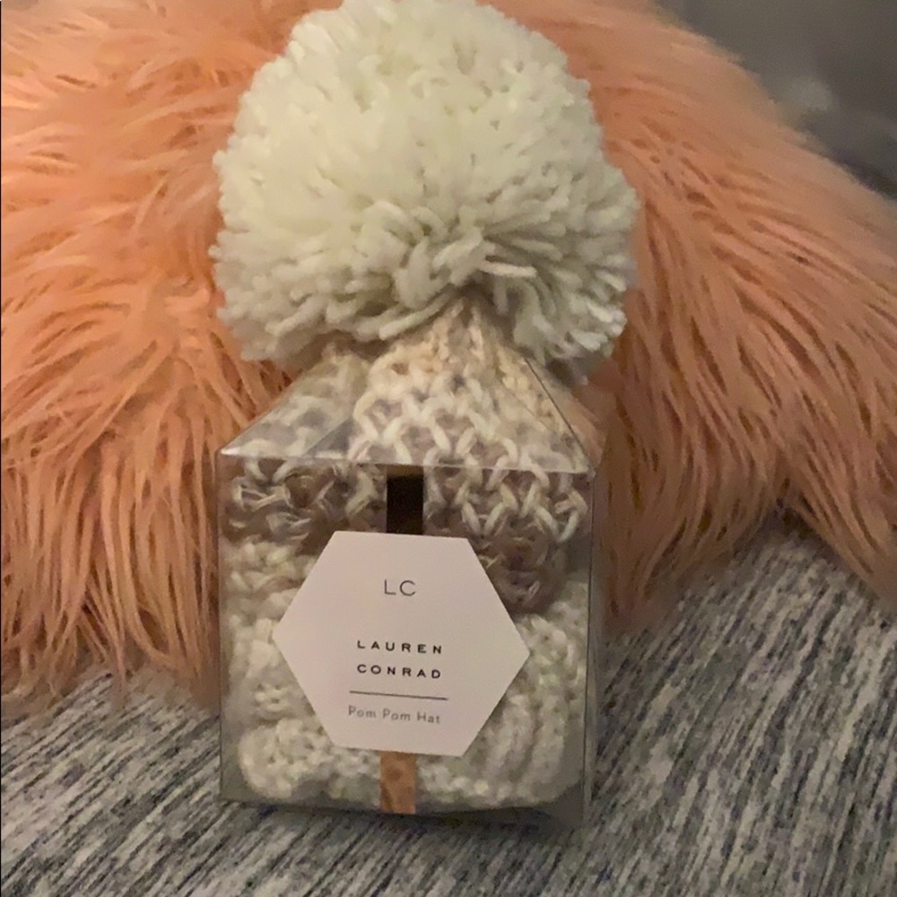 NWB Lauren Conrad Pom Pom hat